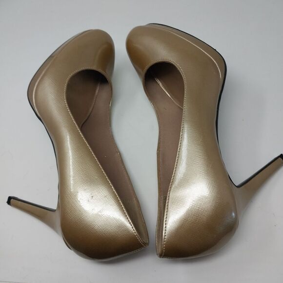 Christian Siriano for Payless Gold Heels. Size 9 - Picture 10 of 12